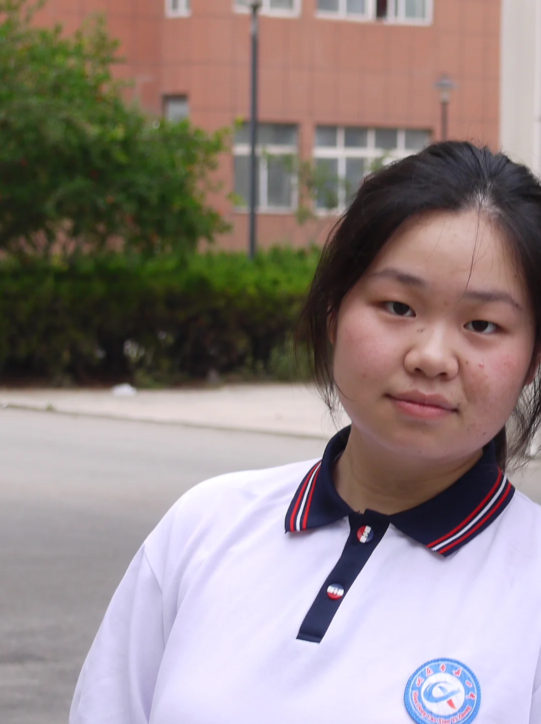 黄晓璐在校园里的照片